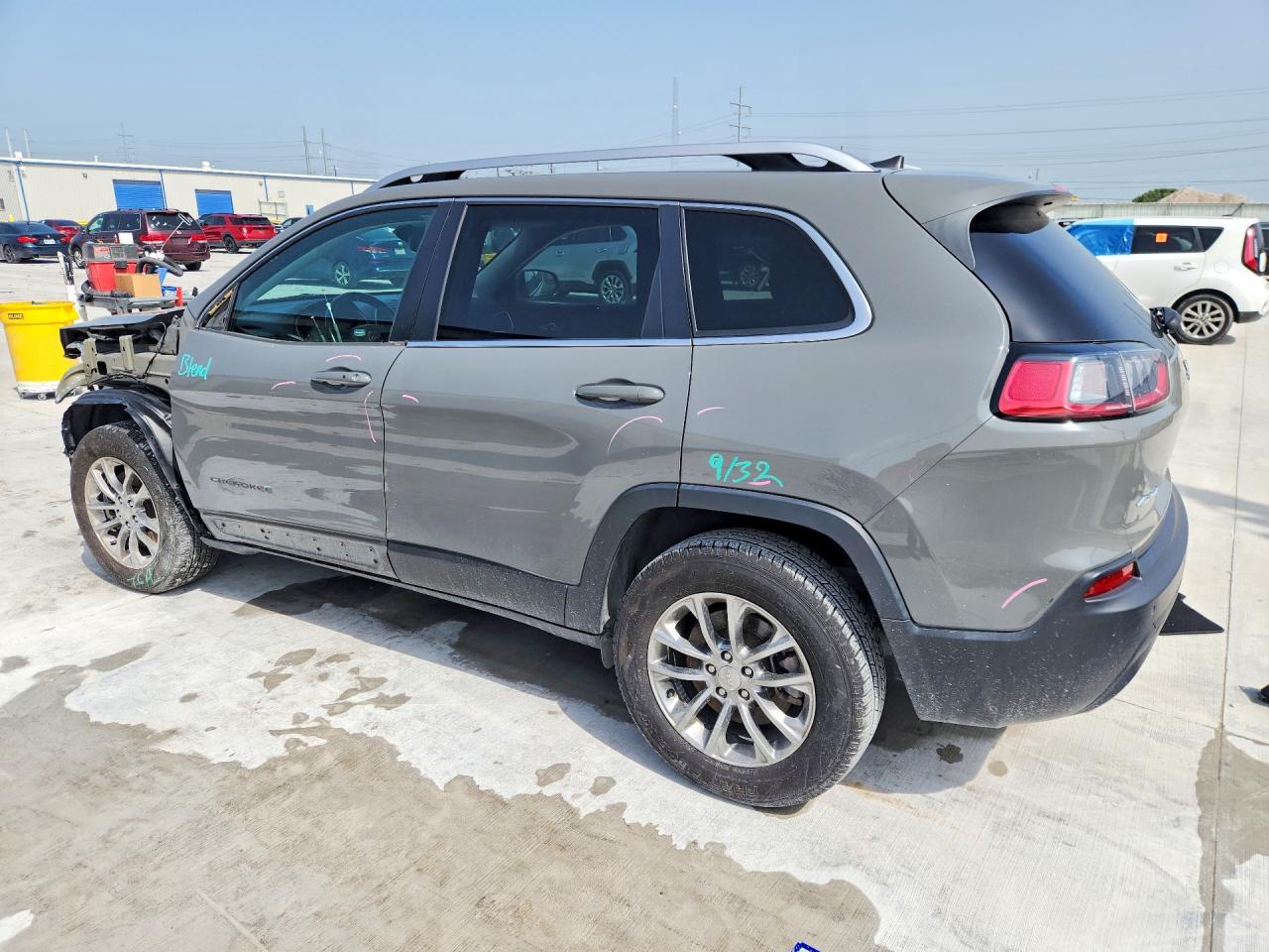 2021 JEEP CHEROKEE LATITUDE LUX photo 4