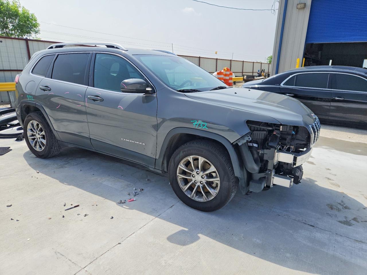 2021 JEEP CHEROKEE LATITUDE LUX photo 10