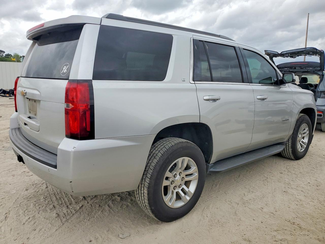 2020 CHEVROLET TAHOE C1500 LT photo 3