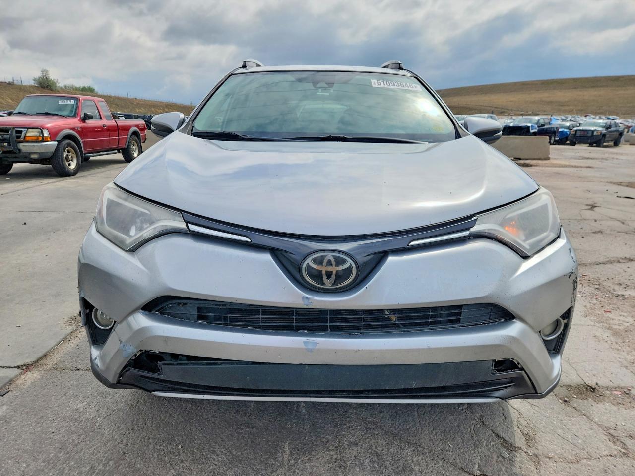2018 TOYOTA RAV4 XLE photo 9
