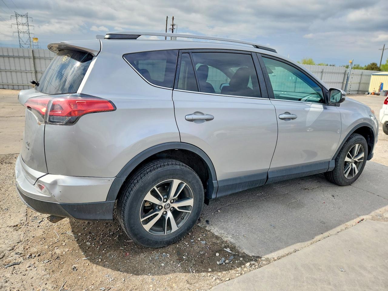 2018 TOYOTA RAV4 XLE photo 5