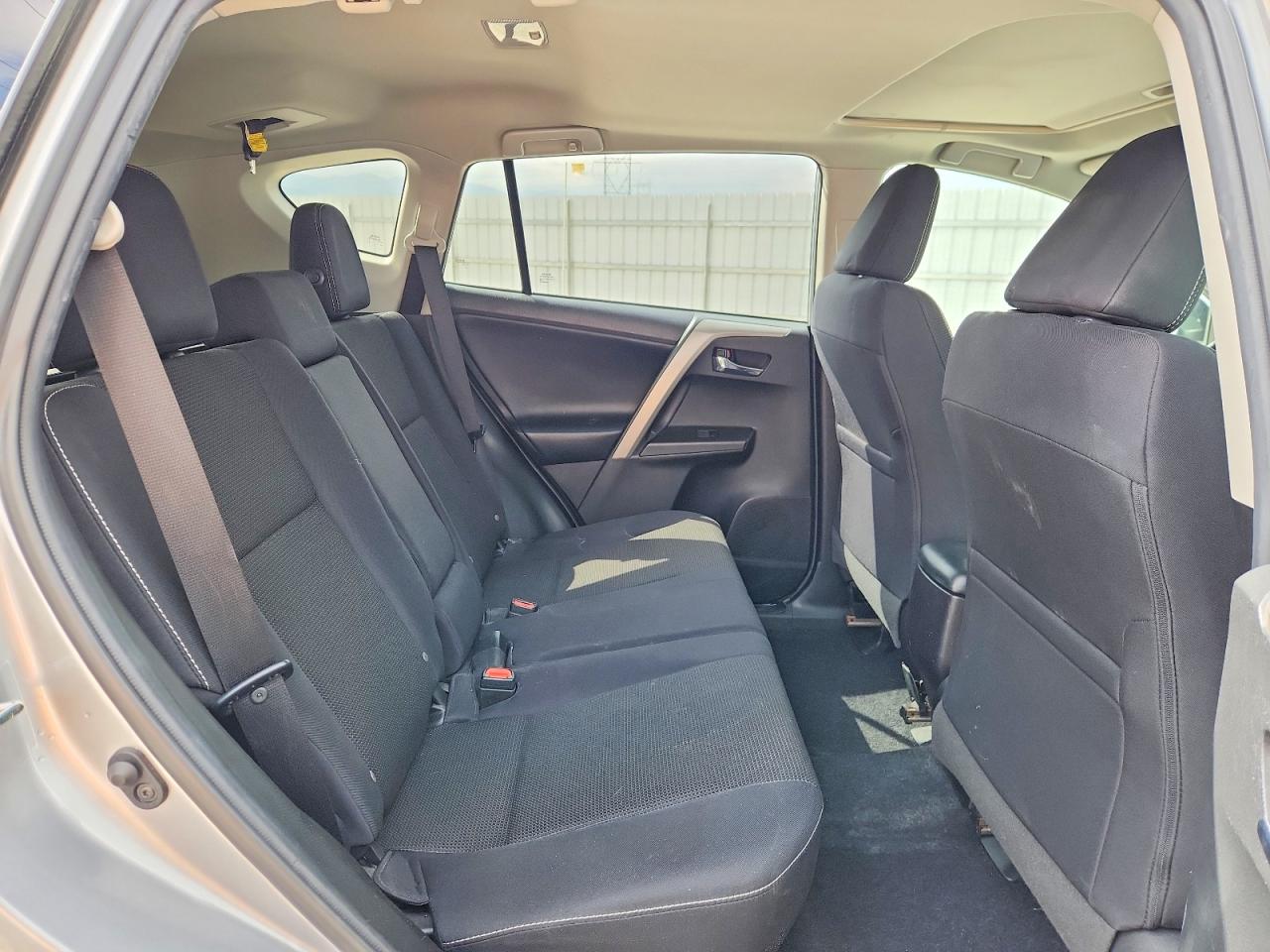 2018 TOYOTA RAV4 XLE photo 21