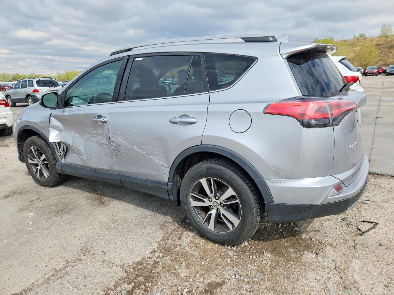 2018 TOYOTA RAV4 XLE photo 3