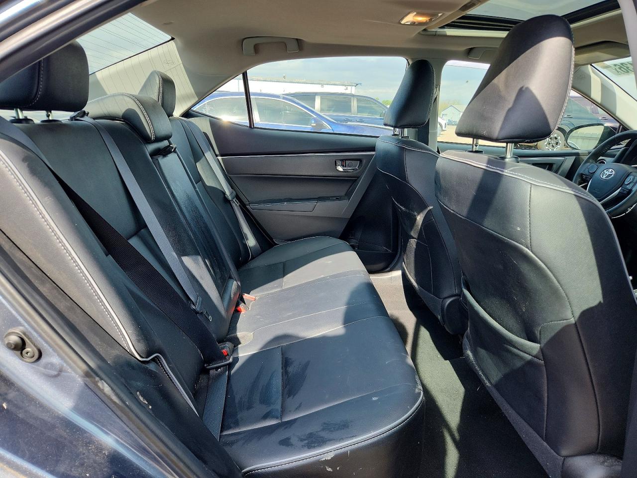 2018 TOYOTA COROLLA XLE photo 10