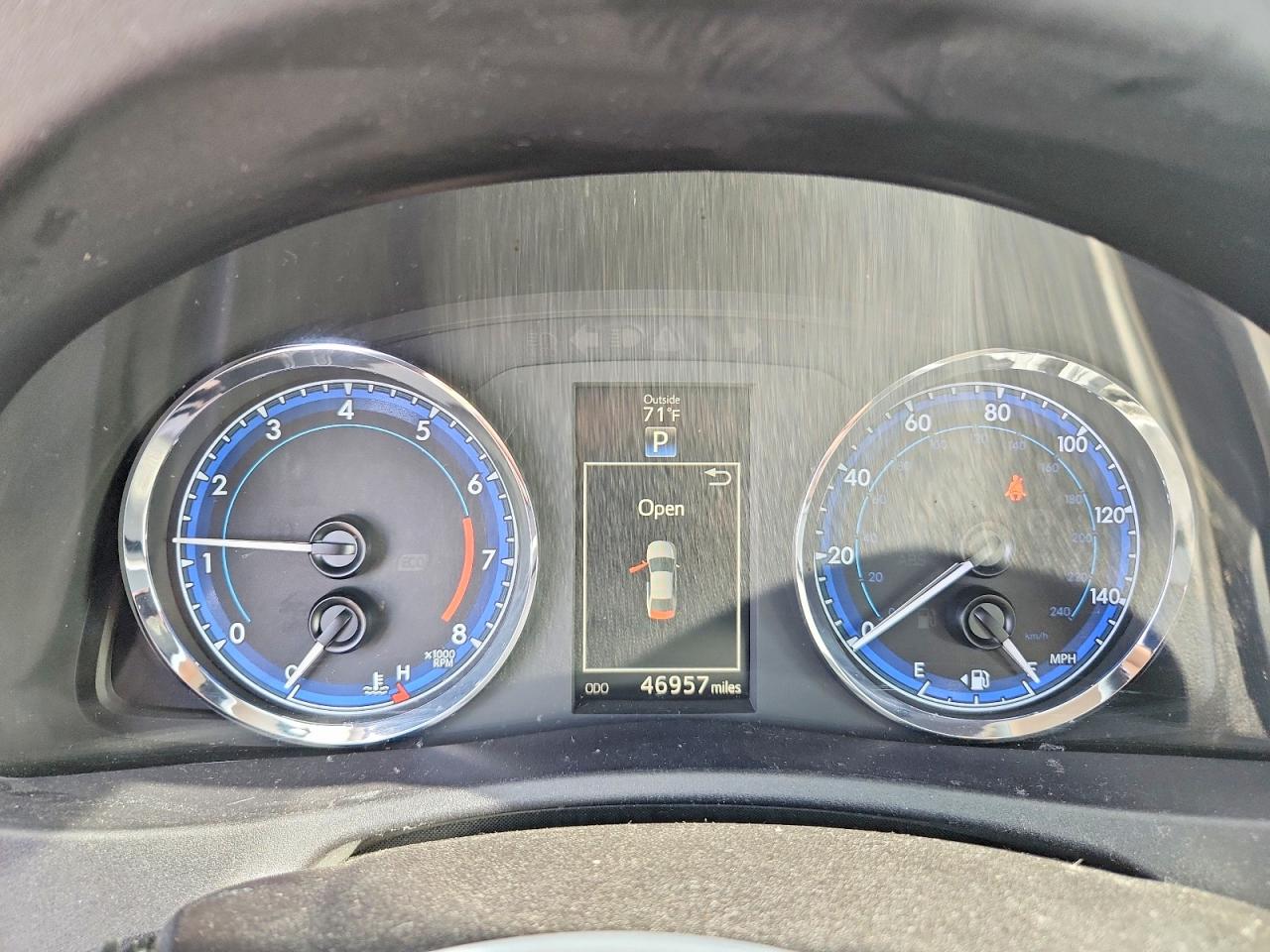 2018 TOYOTA COROLLA XLE photo 9