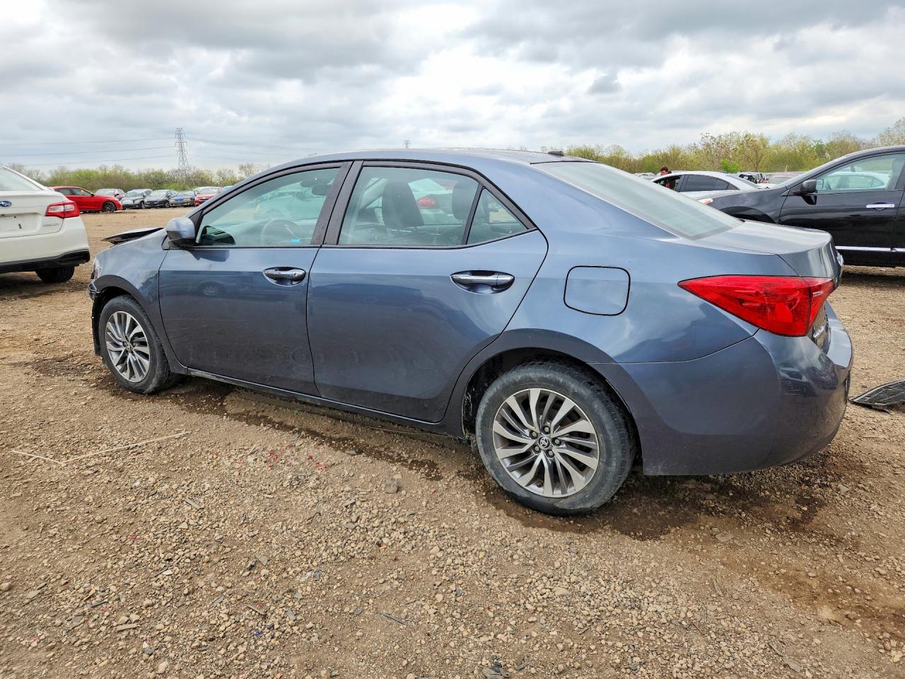 2018 TOYOTA COROLLA XLE photo 2