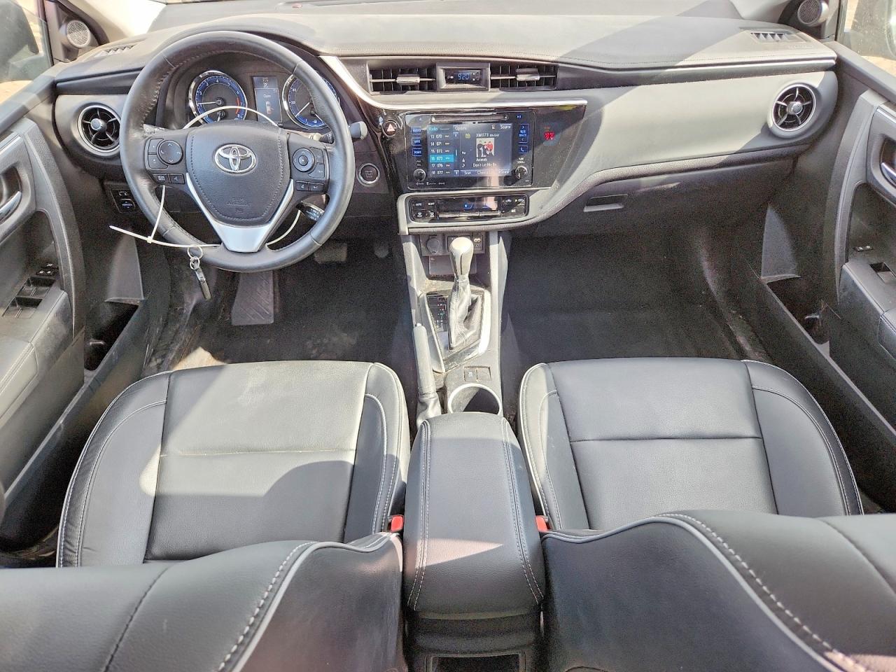 2018 TOYOTA COROLLA XLE photo 8