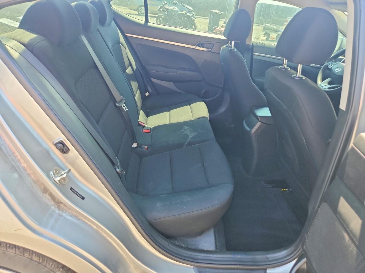 2020 HYUNDAI ELANTRA SE photo 19