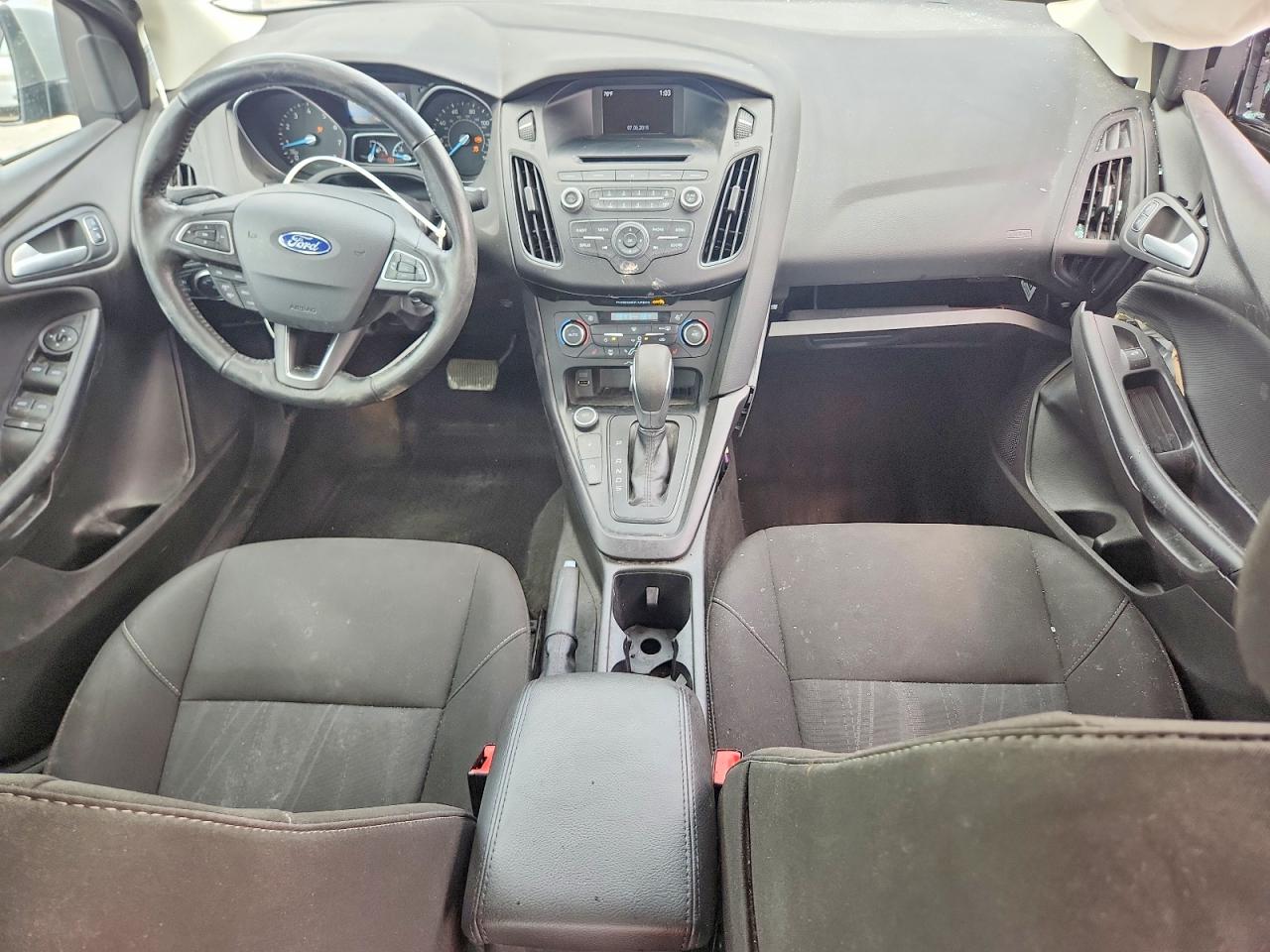 2017 FORD FOCUS SE photo 15