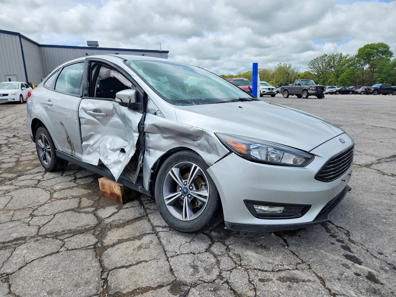2017 FORD FOCUS SE photo 7