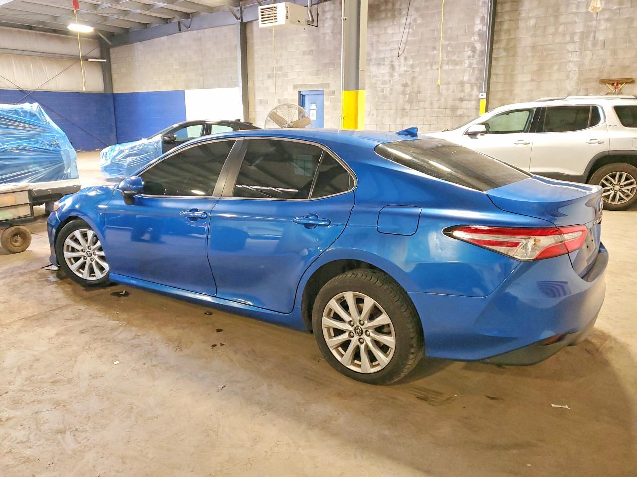 2019 TOYOTA CAMRY LE photo 3