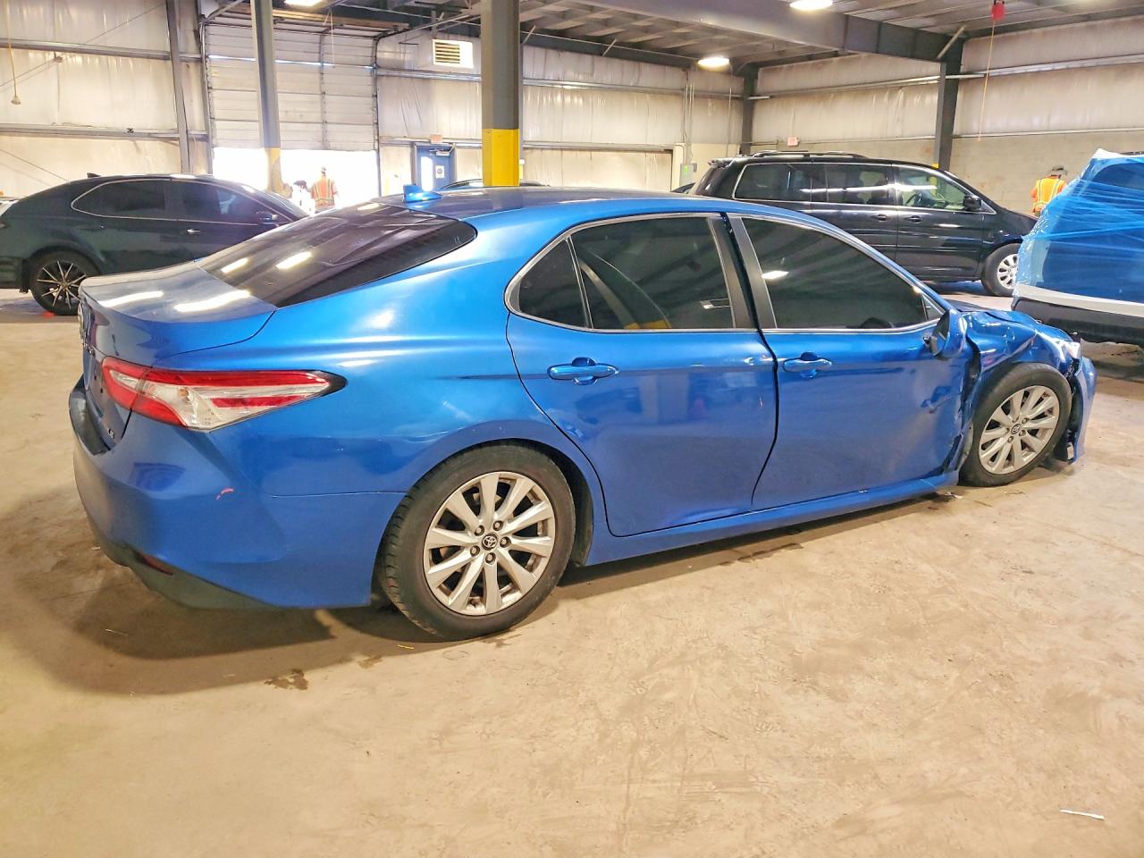 2019 TOYOTA CAMRY LE photo 5