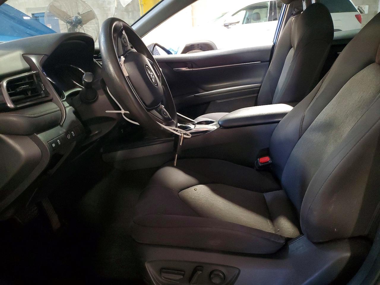 2019 TOYOTA CAMRY LE photo 13
