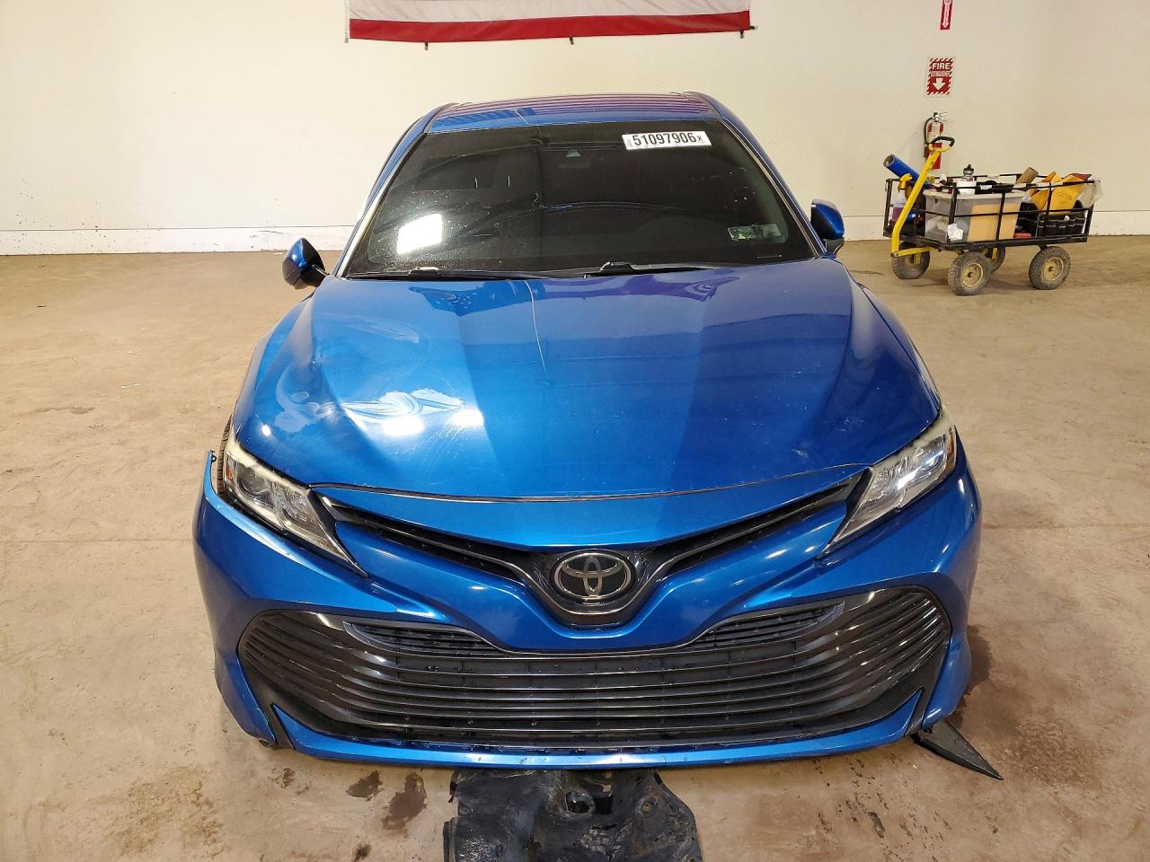 2019 TOYOTA CAMRY LE photo 9