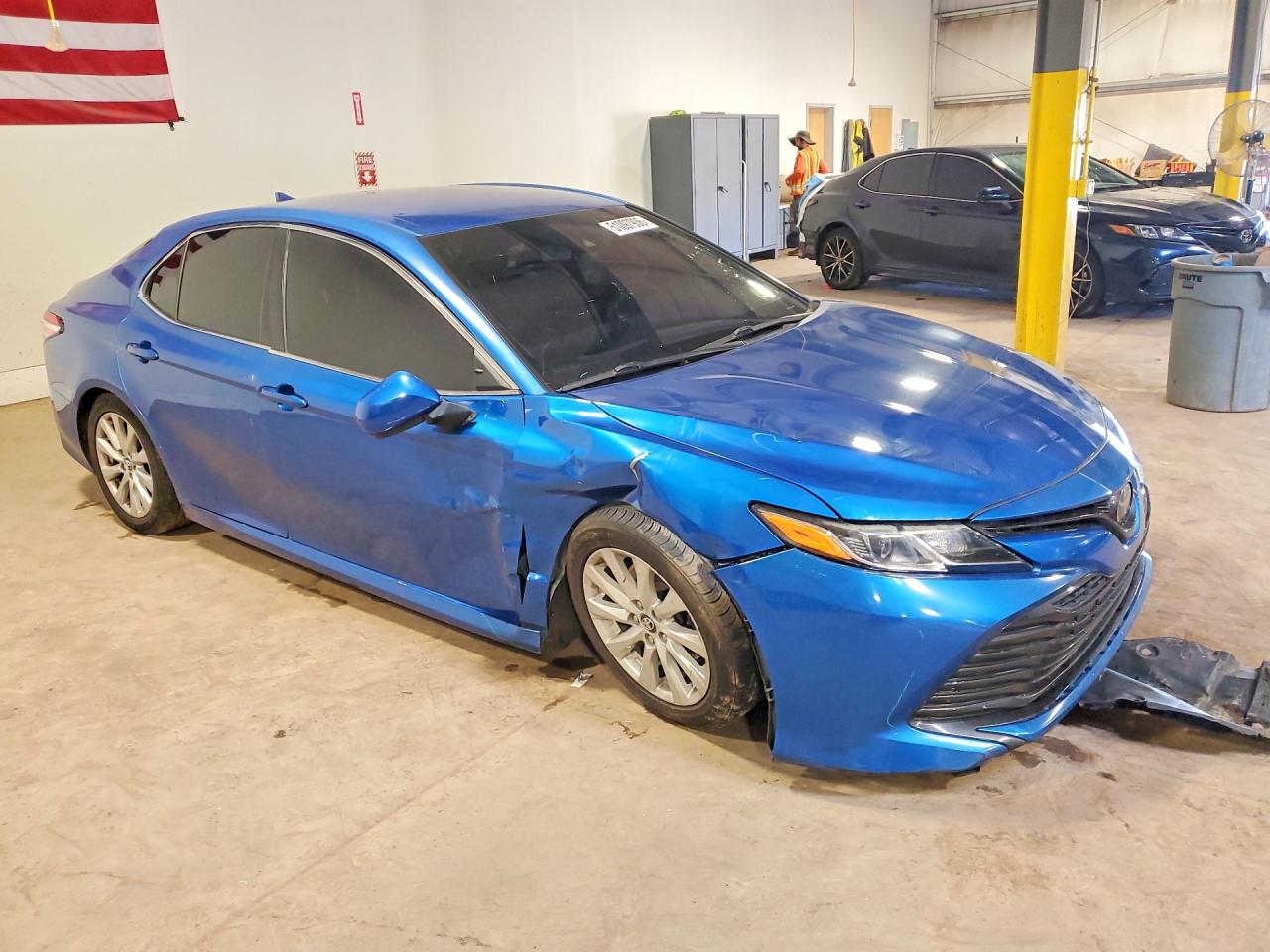 2019 TOYOTA CAMRY LE photo 7