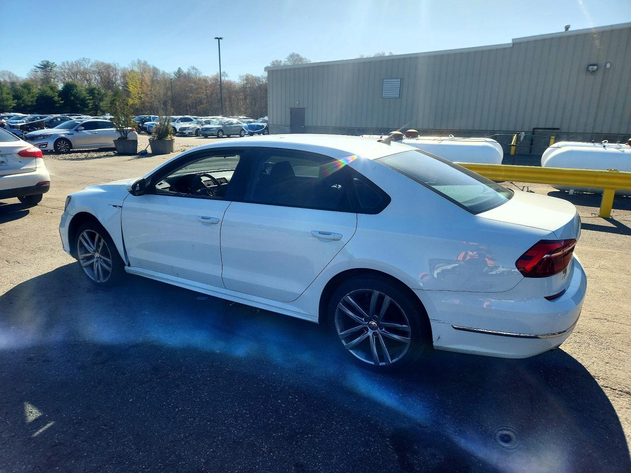 2018 VOLKSWAGEN PASSAT S photo 2