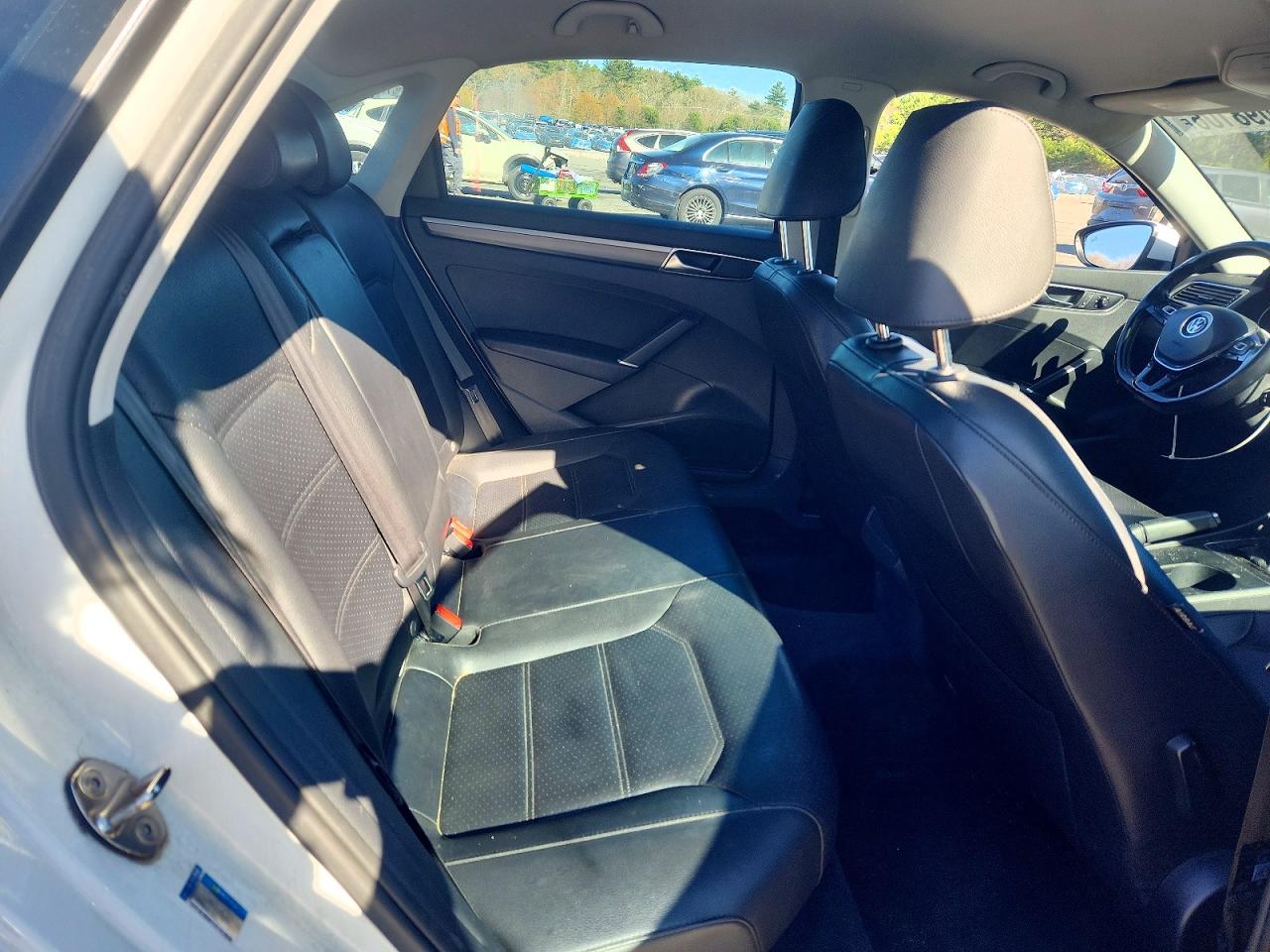 2018 VOLKSWAGEN PASSAT S photo 10