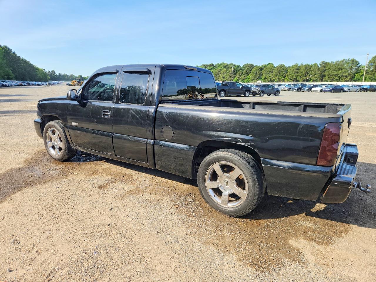 2004 CHEVROLET SILVERADO K1500 photo 3