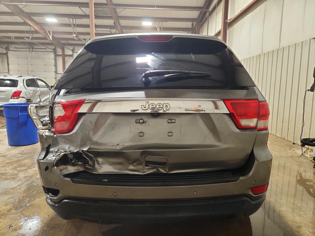 2011 JEEP GRAND CHEROKEE LAREDO photo 11