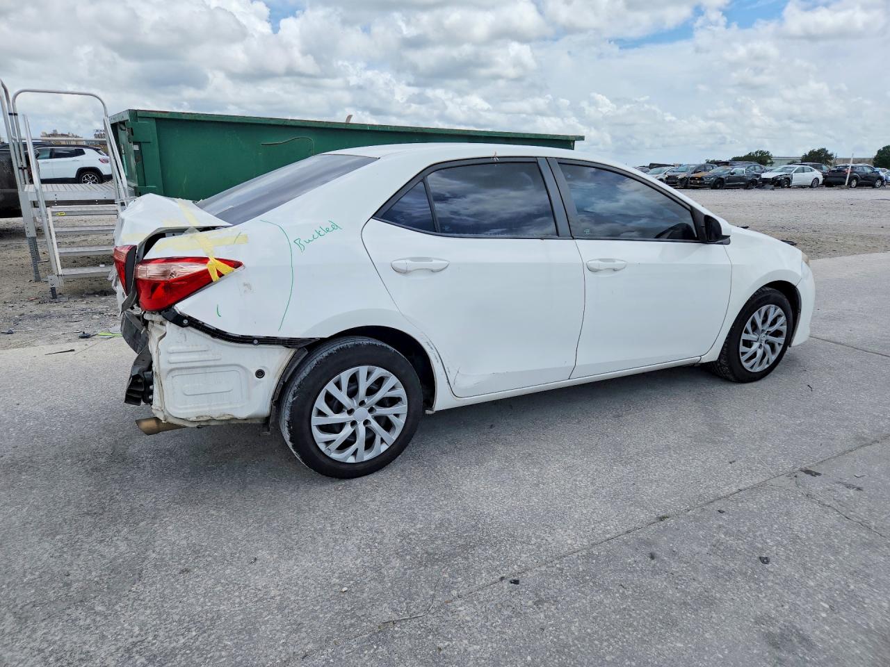 2017 TOYOTA COROLLA LE photo 5