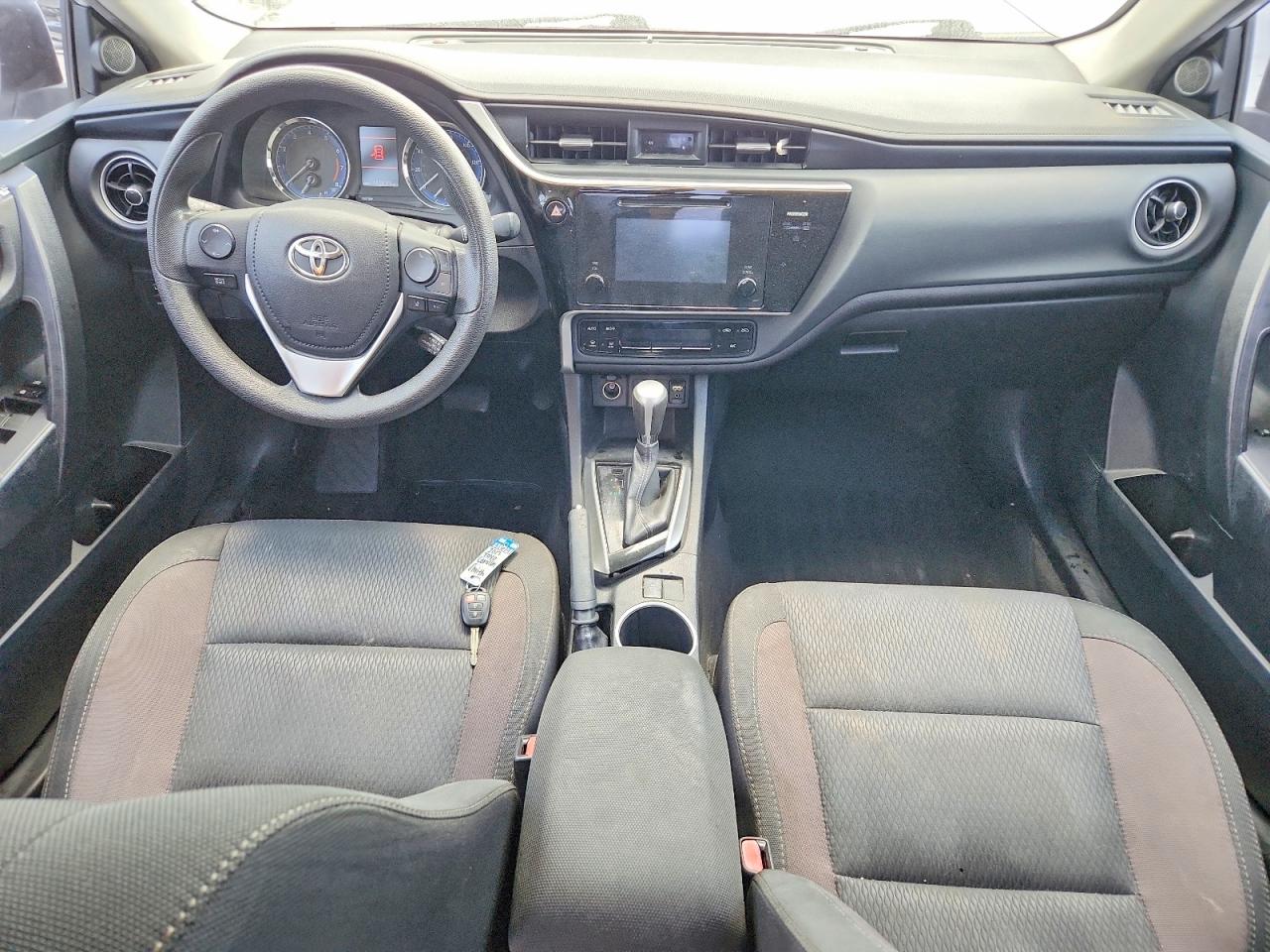 2017 TOYOTA COROLLA LE photo 15