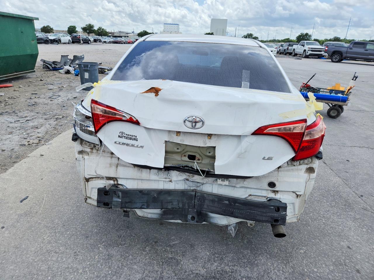 2017 TOYOTA COROLLA LE photo 11