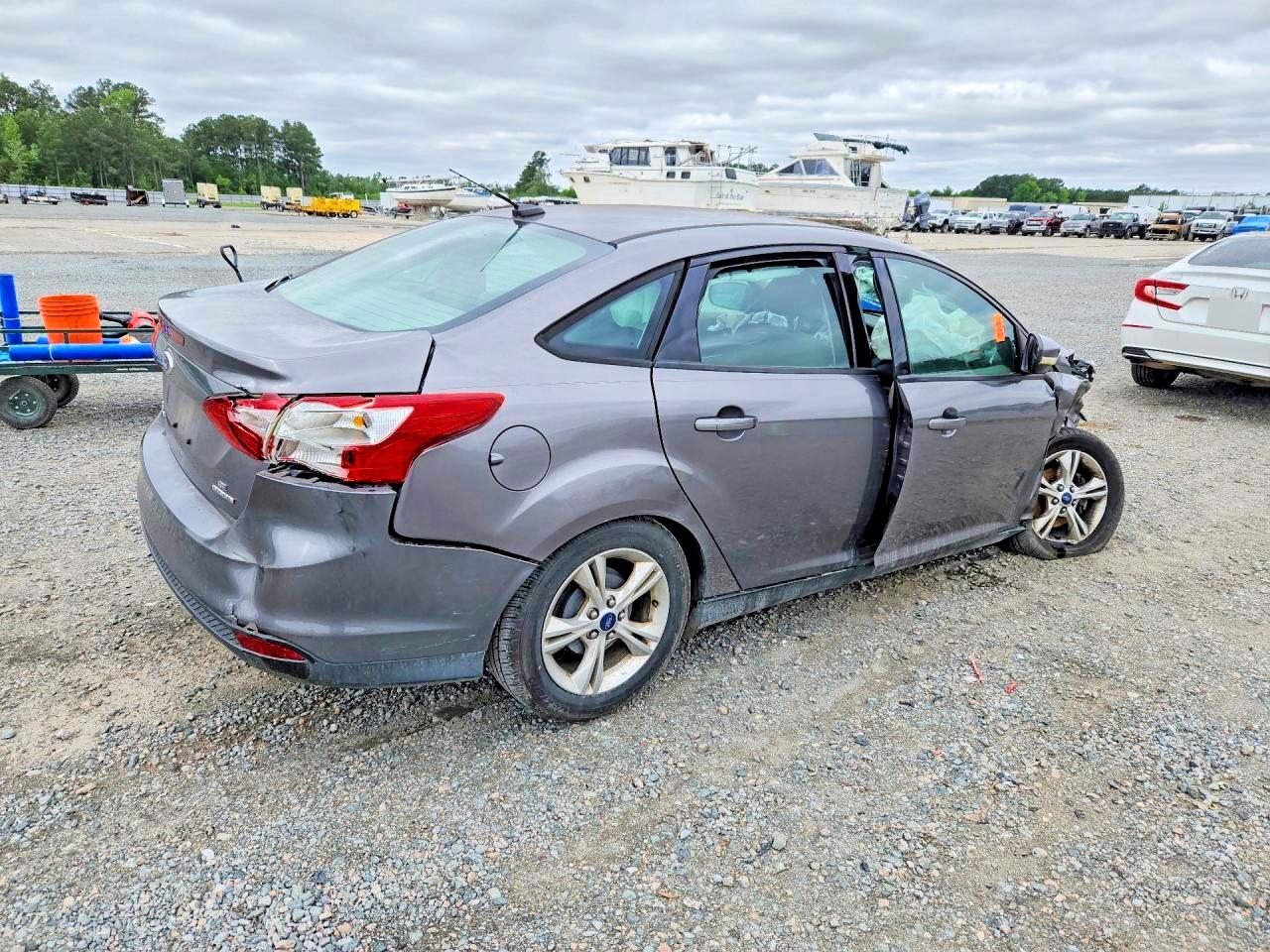 2014 FORD FOCUS SE photo 5