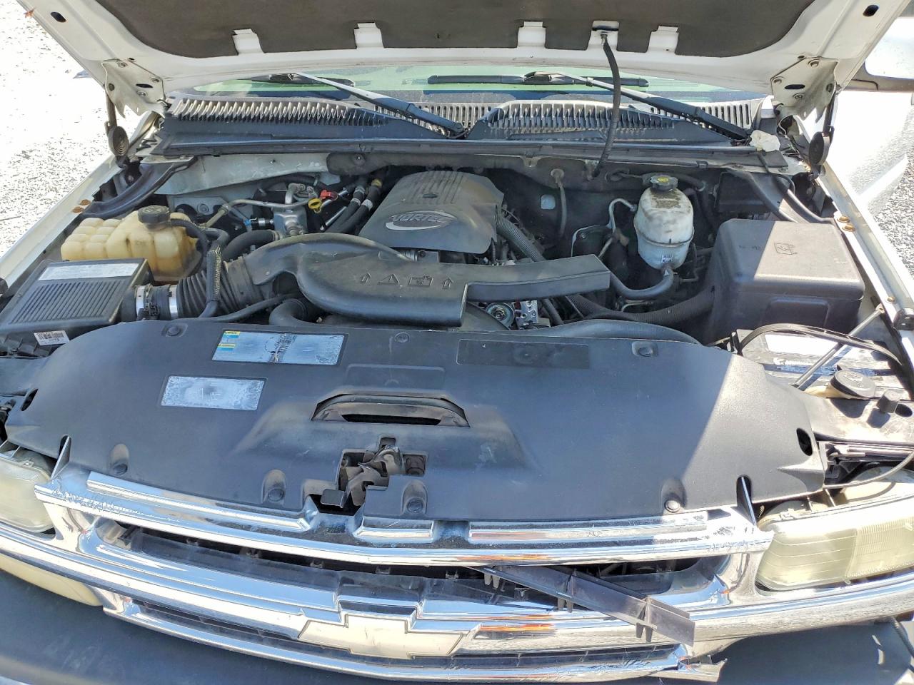 2004 CHEVROLET SUBURBAN C1500 photo 21