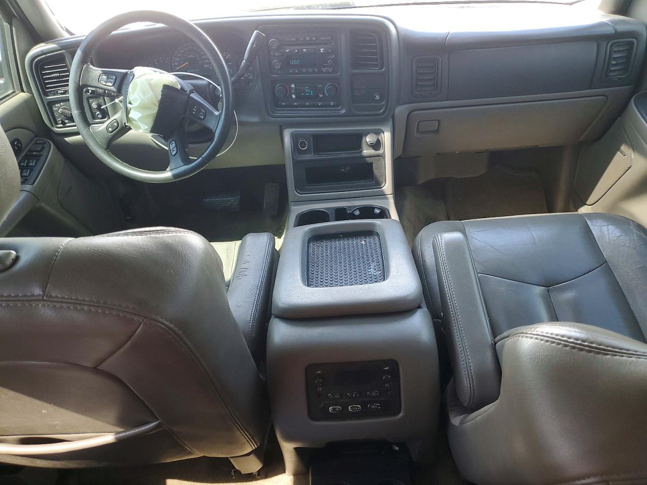 2004 CHEVROLET SUBURBAN C1500 photo 15