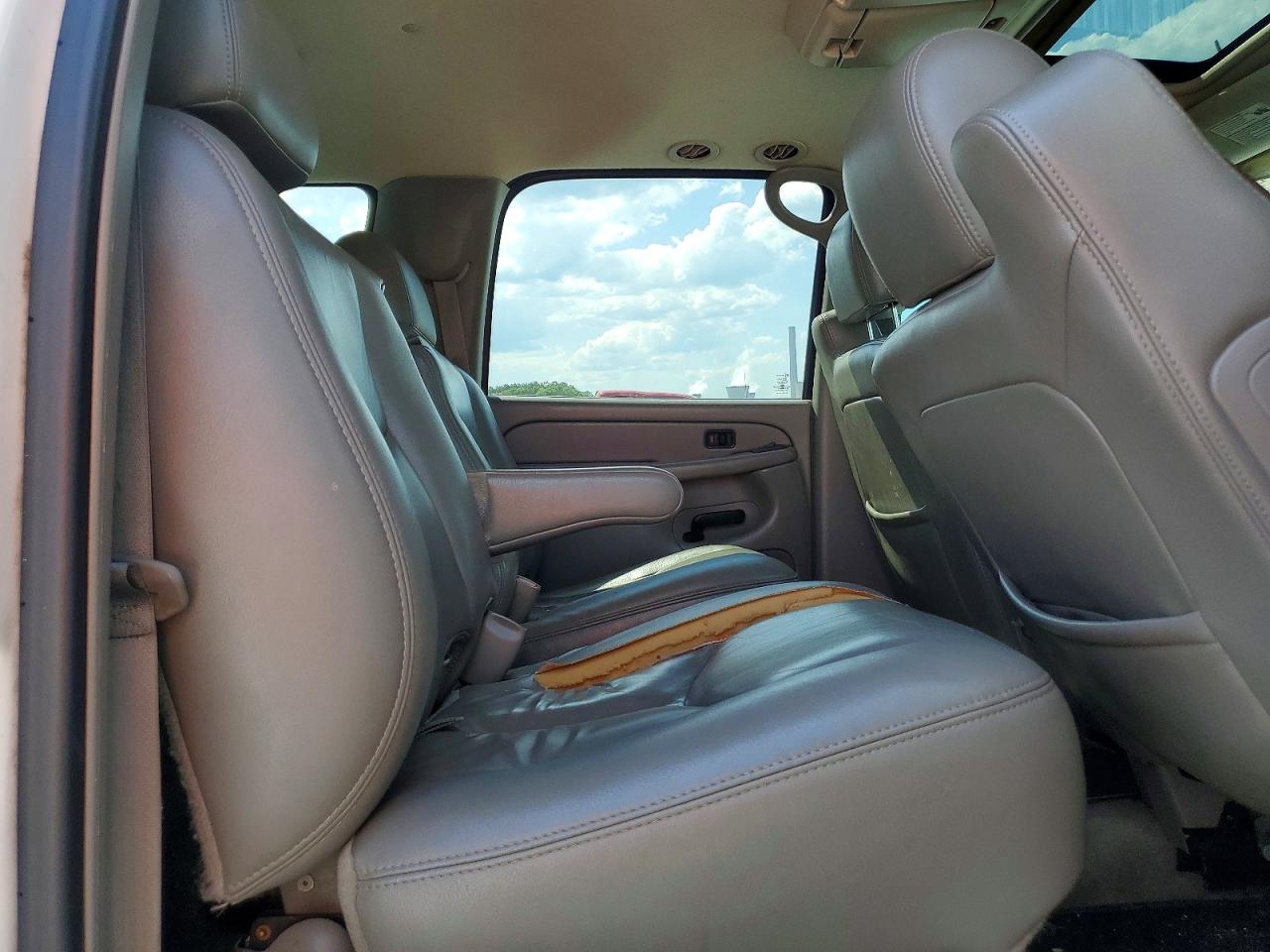 2004 CHEVROLET SUBURBAN C1500 photo 19