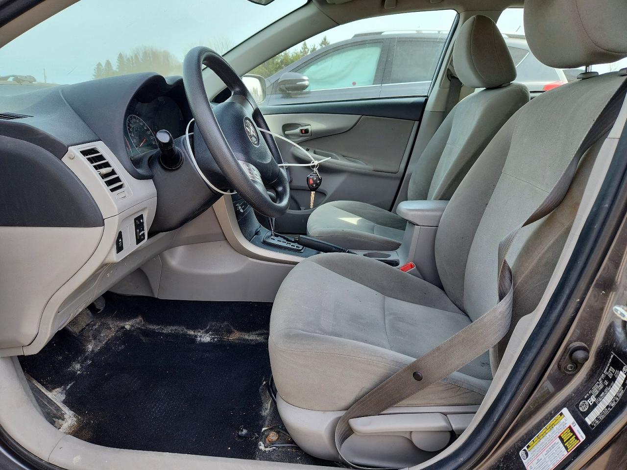 2013 TOYOTA COROLLA L photo 13