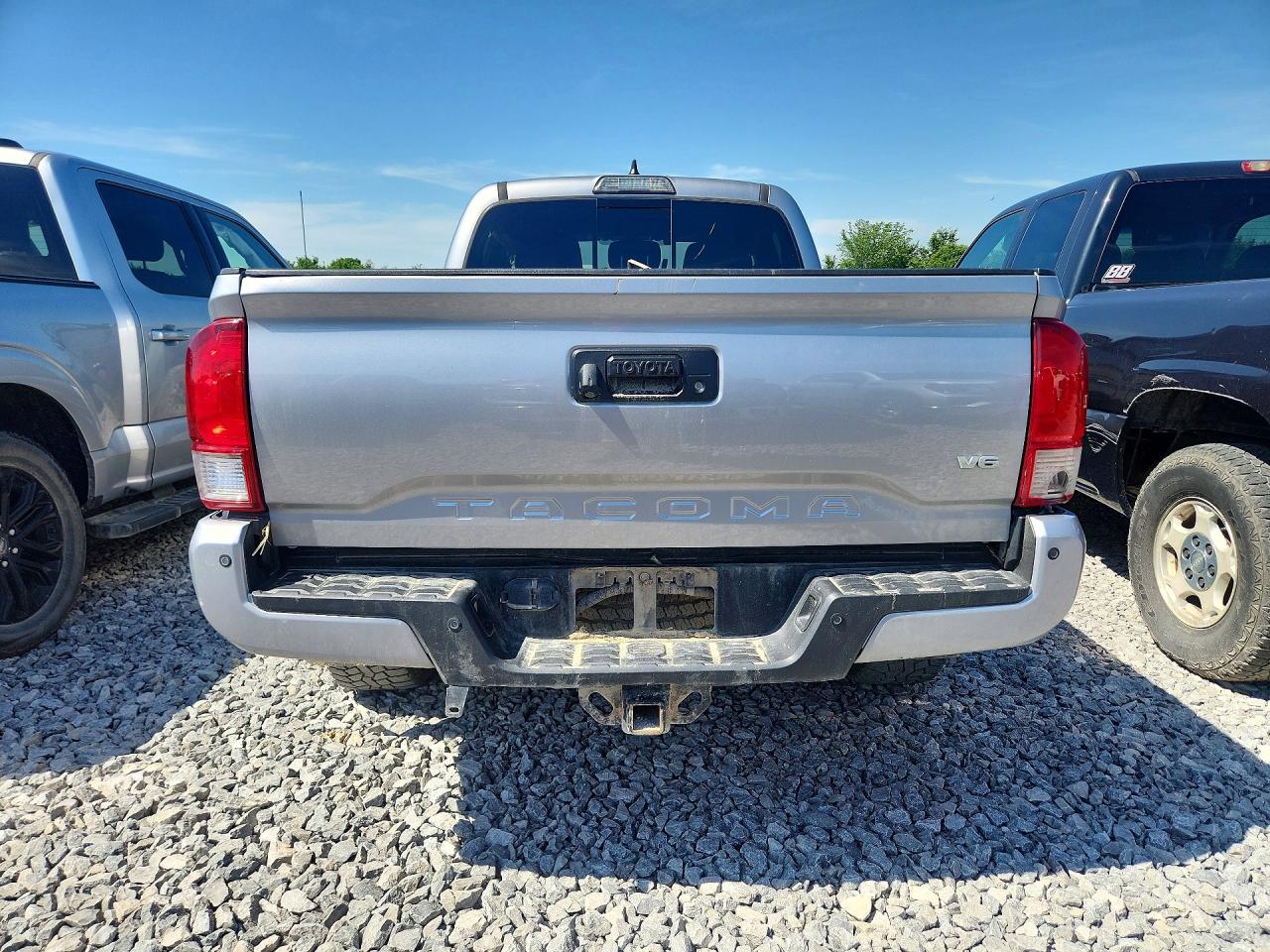 2017 TOYOTA TACOMA TRD OFF-ROAD photo 11