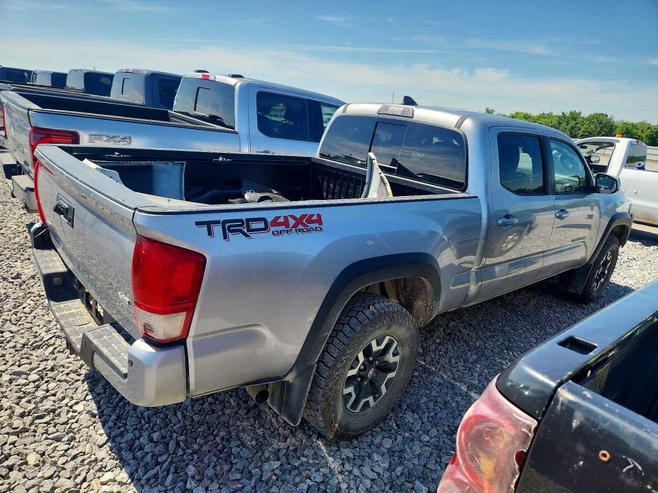 2017 TOYOTA TACOMA TRD OFF-ROAD photo 5