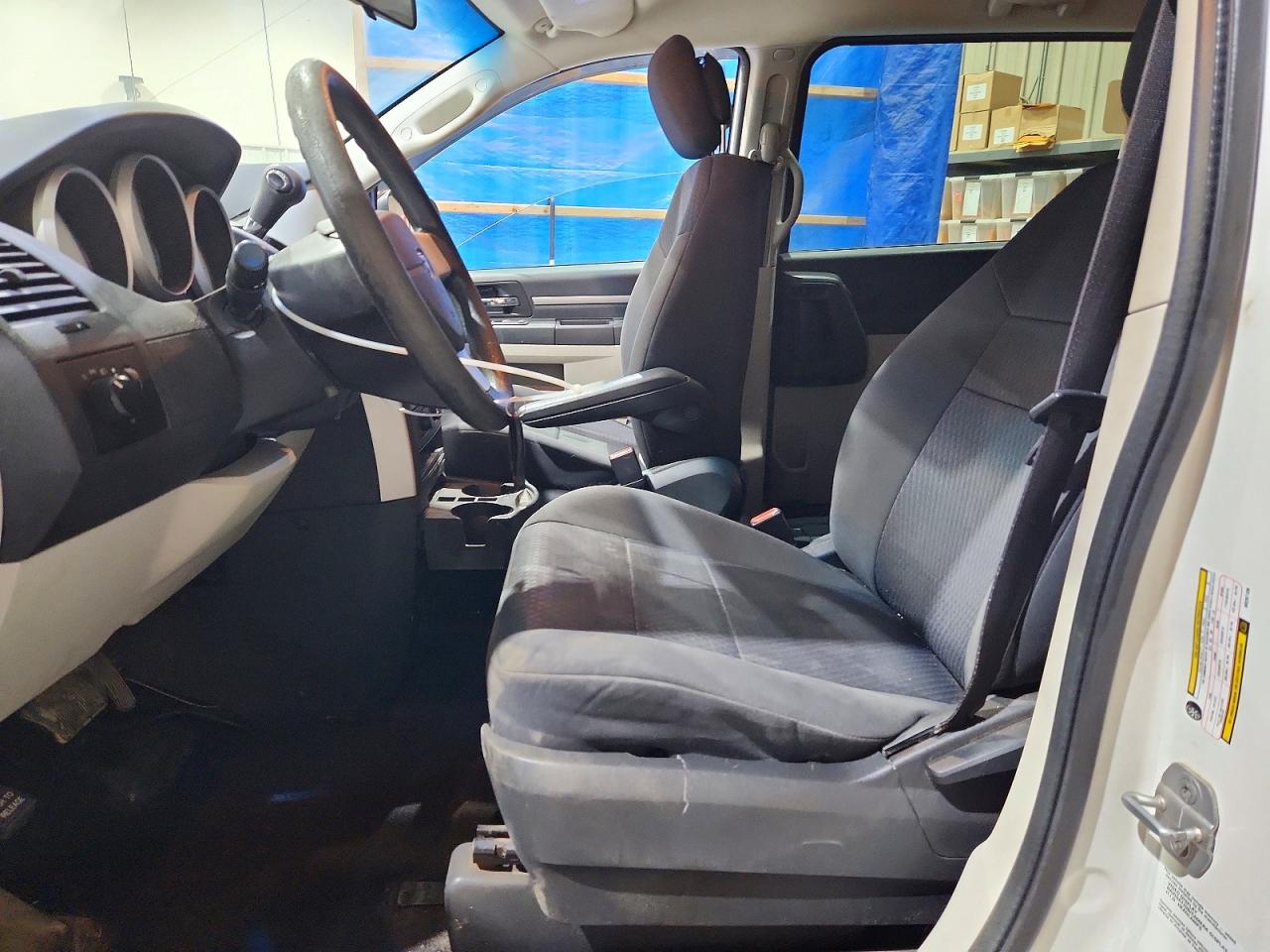 2010 DODGE GRAND CARAVAN SE photo 13