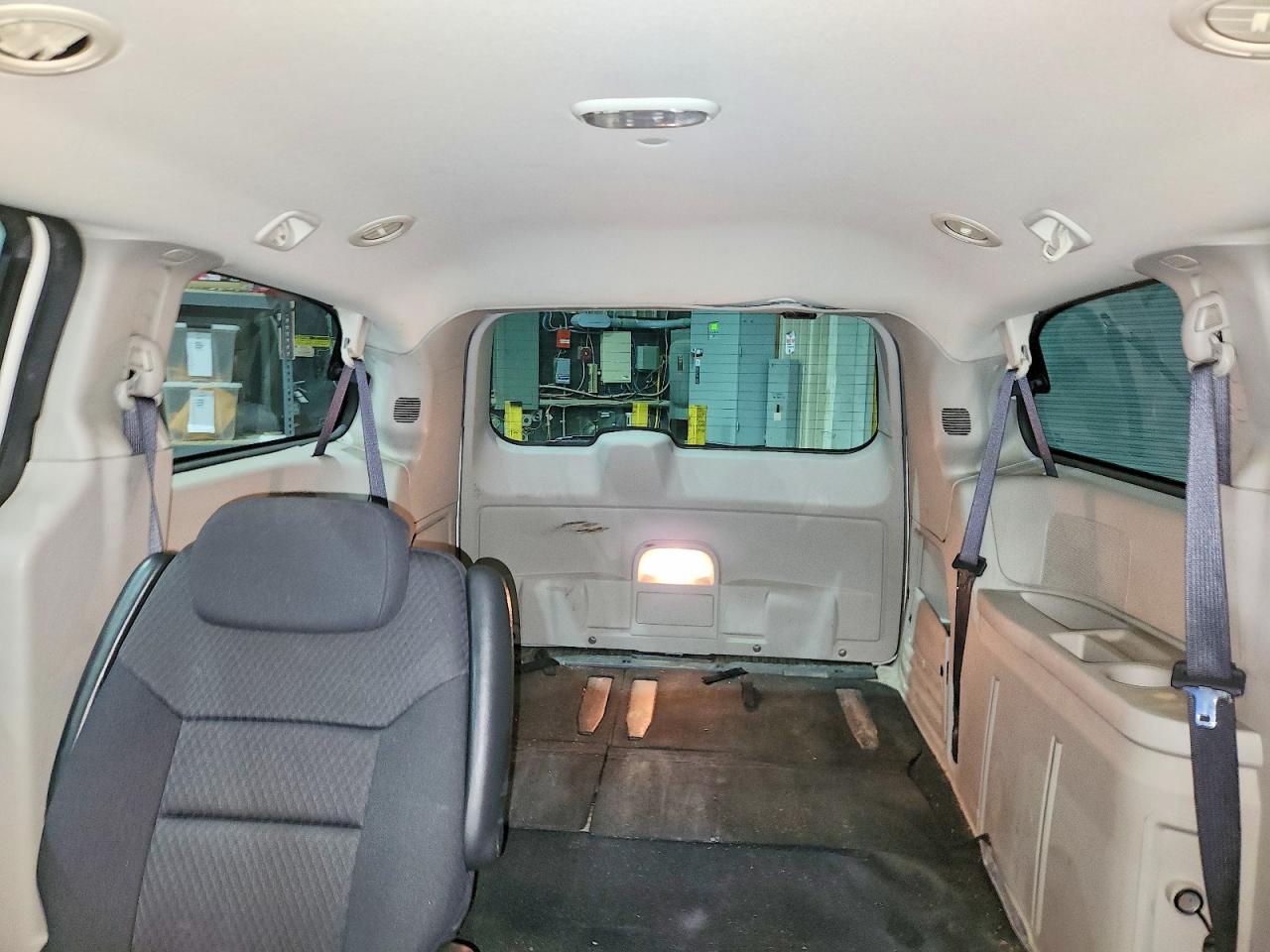 2010 DODGE GRAND CARAVAN SE photo 19