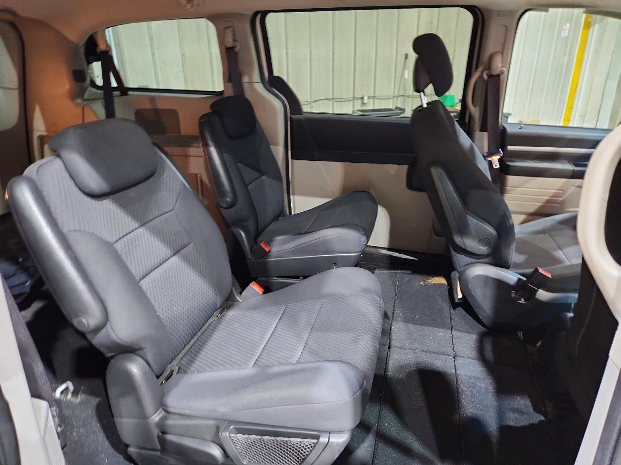 2010 DODGE GRAND CARAVAN SE photo 21