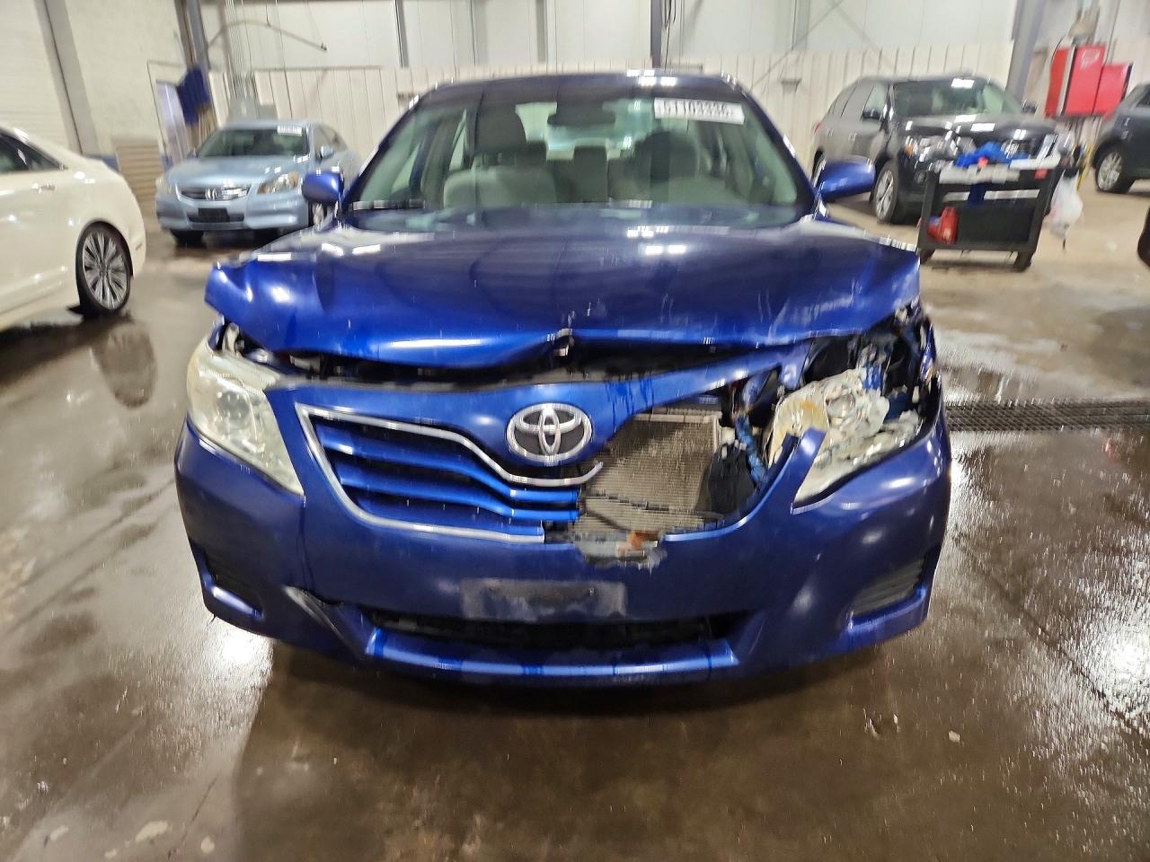 2011 TOYOTA CAMRY LE photo 9