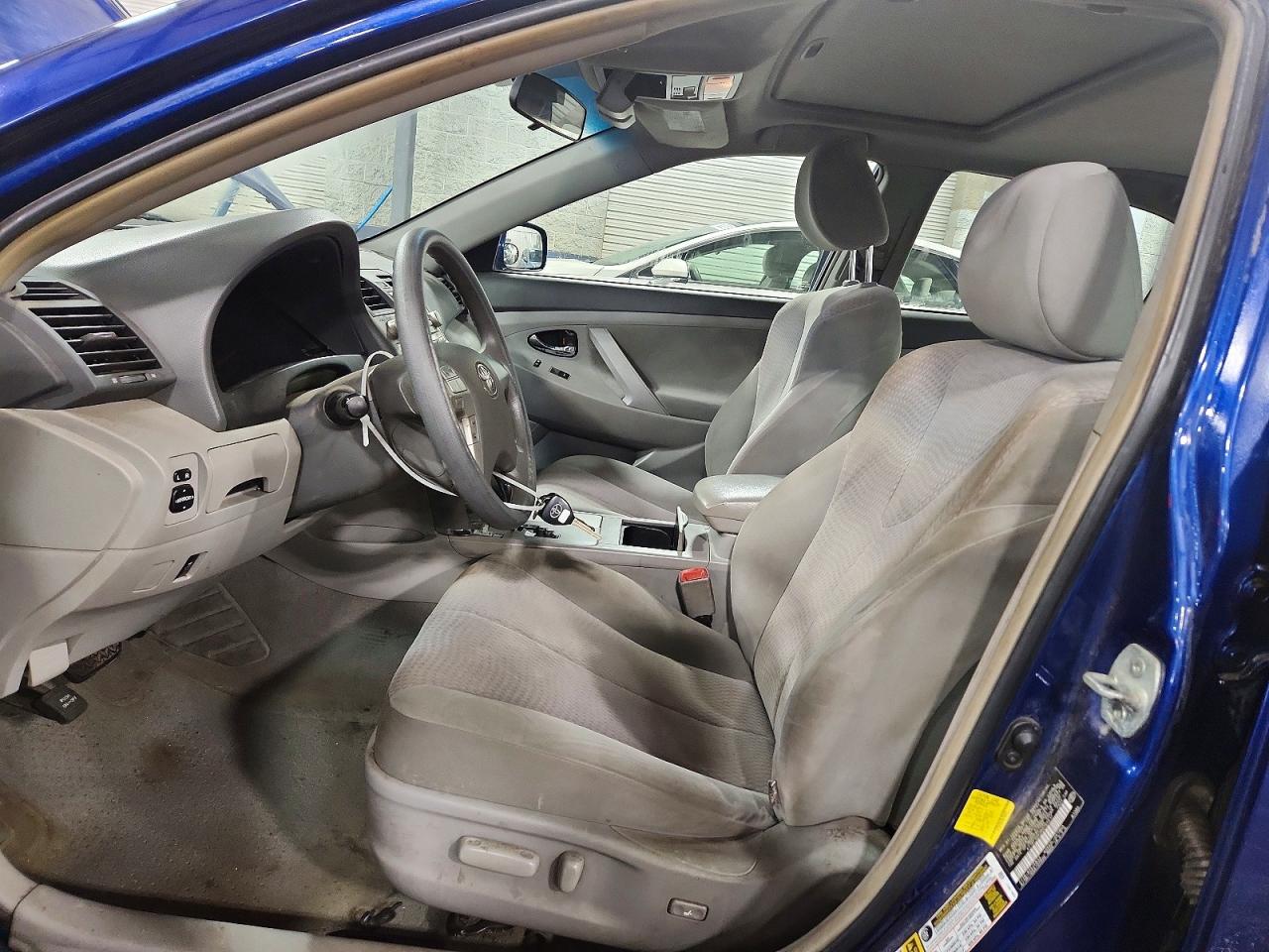 2011 TOYOTA CAMRY LE photo 13