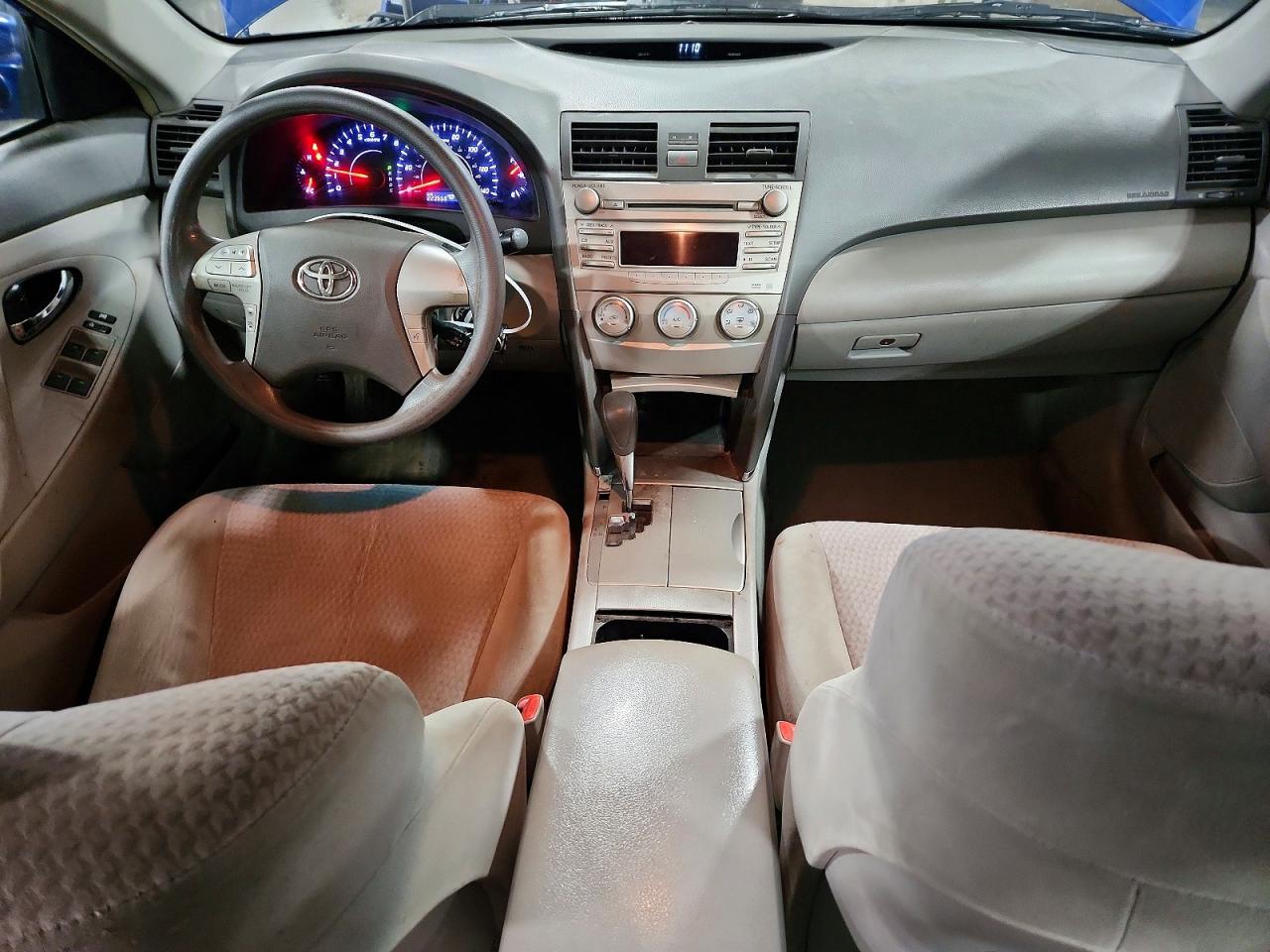 2011 TOYOTA CAMRY LE photo 15