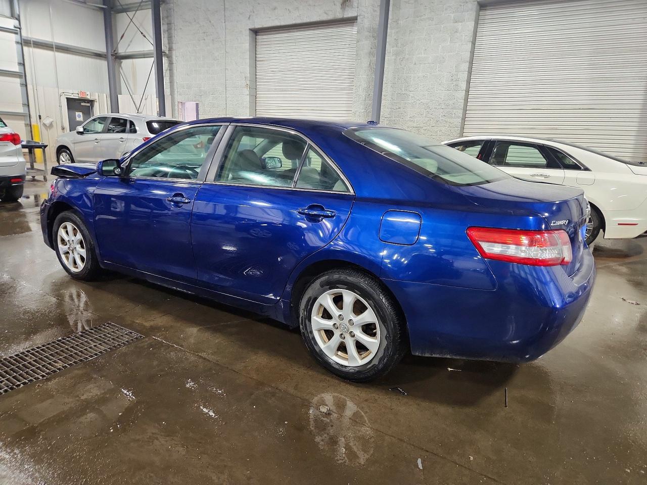 2011 TOYOTA CAMRY LE photo 3