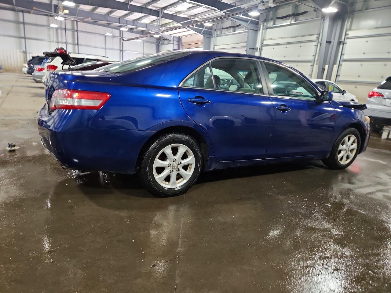 2011 TOYOTA CAMRY LE photo 5
