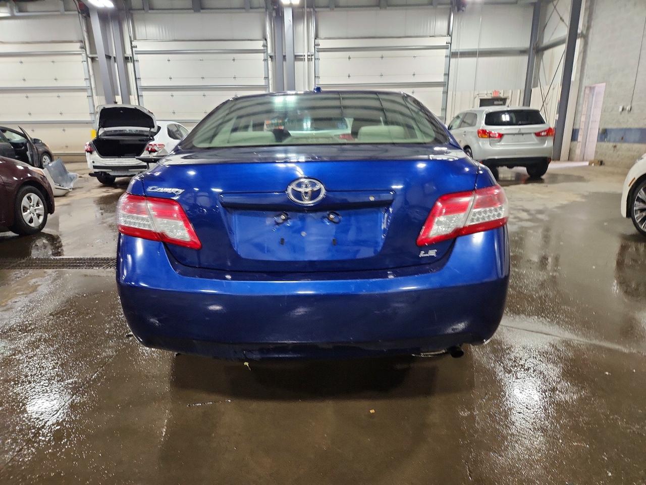 2011 TOYOTA CAMRY LE photo 11