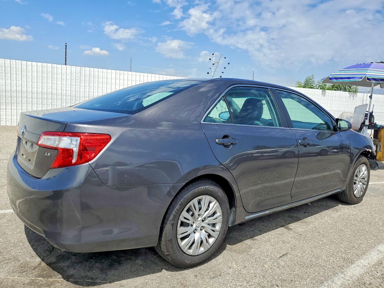 2014 TOYOTA CAMRY LE photo 5