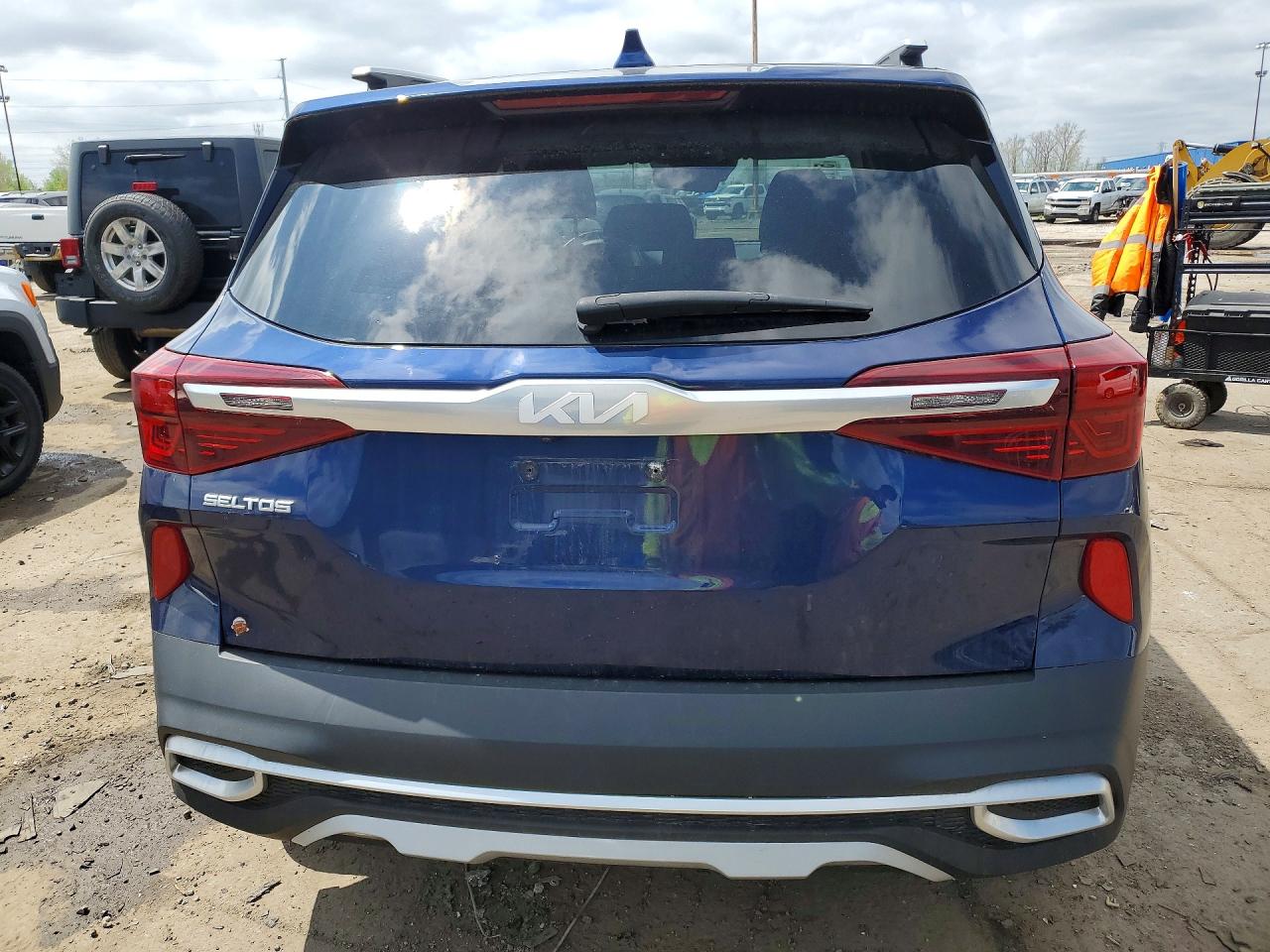 2023 KIA SELTOS EX photo 11