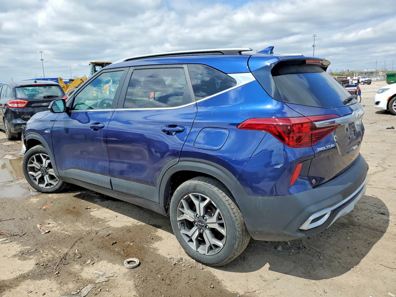 2023 KIA SELTOS EX photo 3