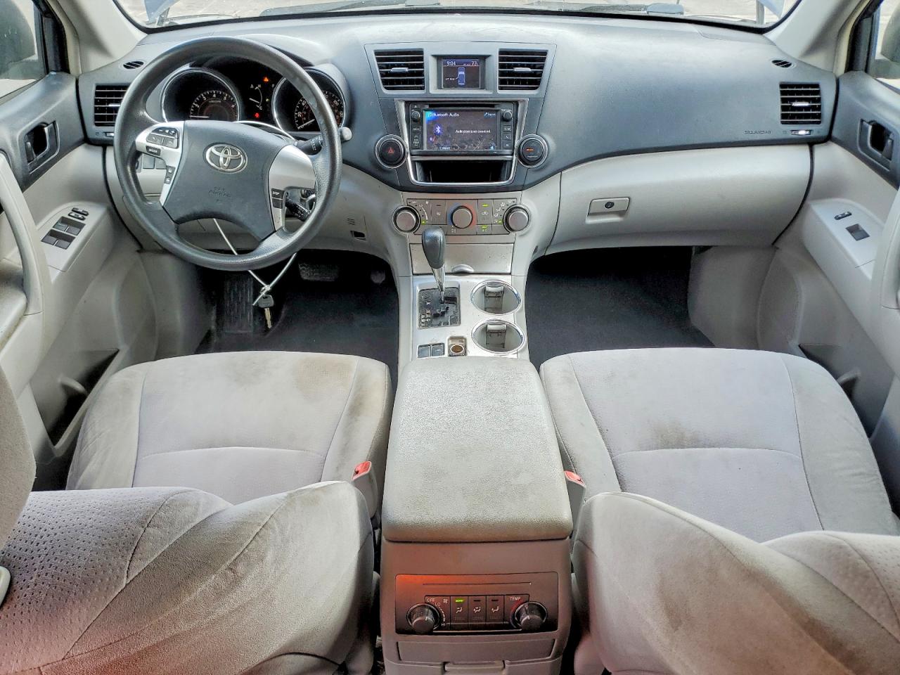 2013 TOYOTA HIGHLANDER BASE photo 8