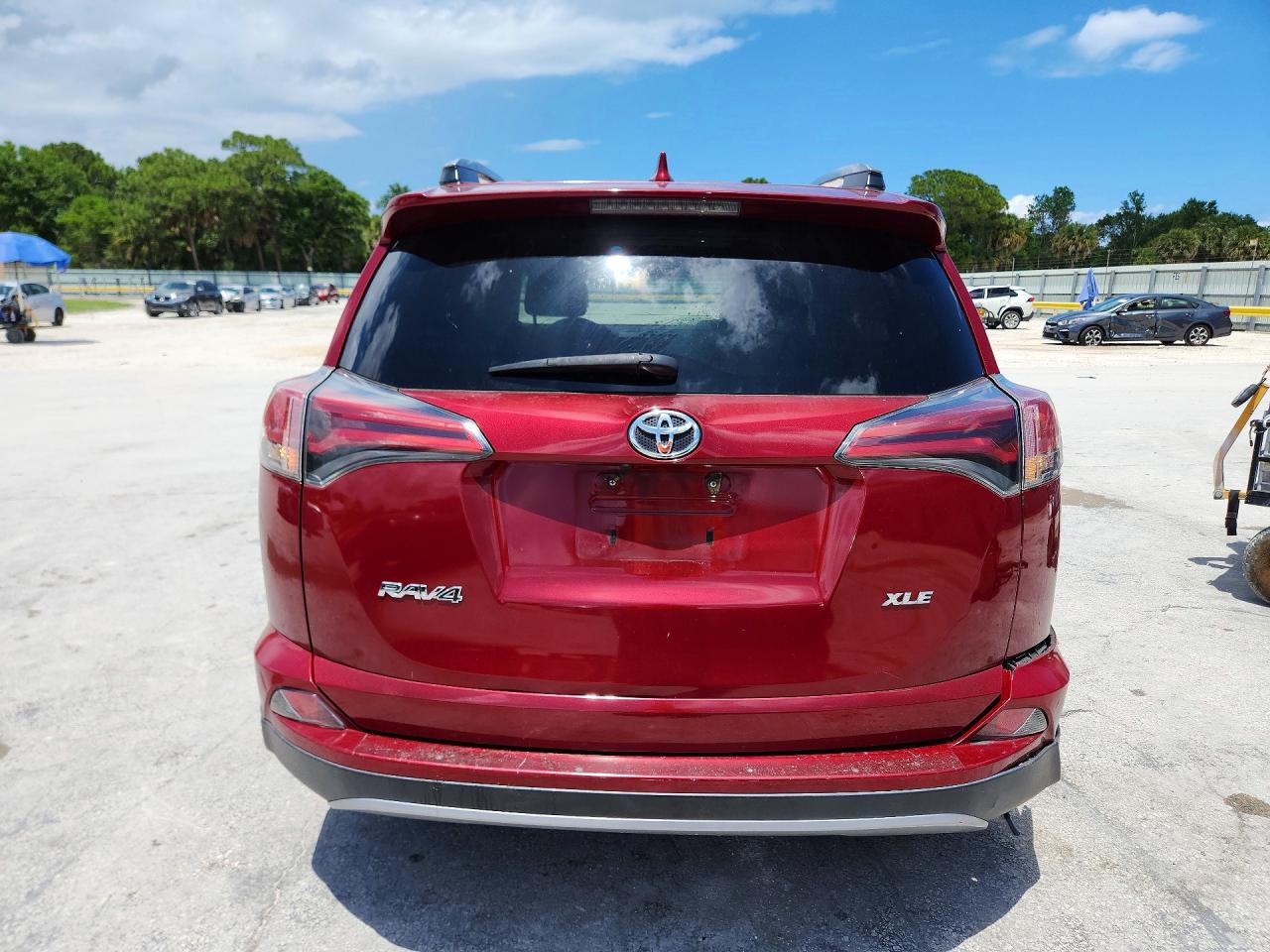 2018 TOYOTA RAV4 XLE photo 11