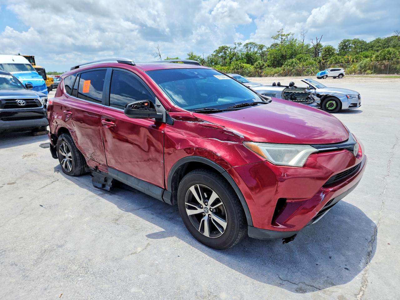 2018 TOYOTA RAV4 XLE photo 7