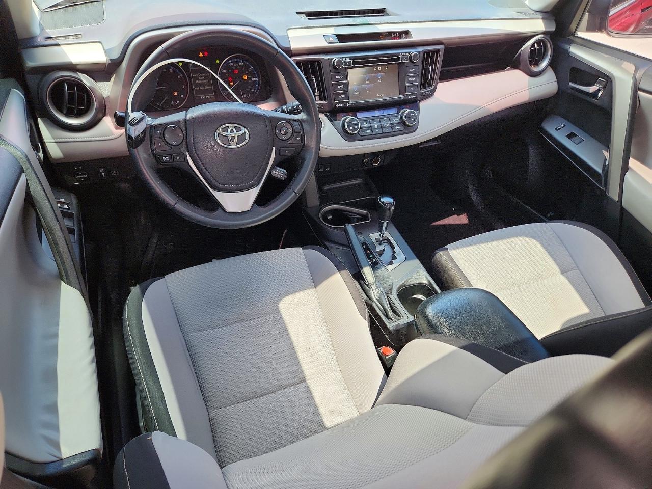 2018 TOYOTA RAV4 XLE photo 15