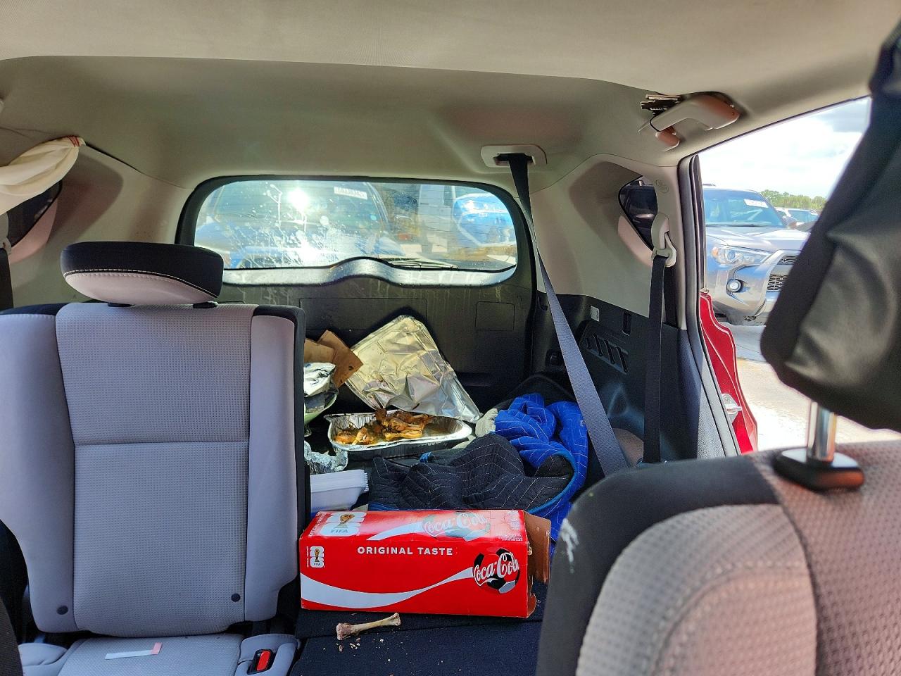 2018 TOYOTA RAV4 XLE photo 19
